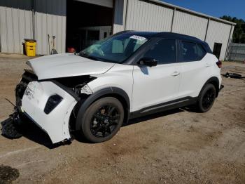  Salvage Nissan Kicks