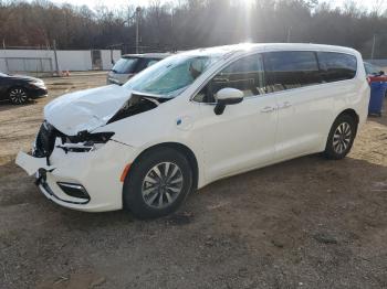  Salvage Chrysler Pacifica