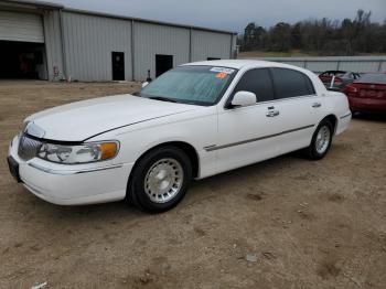  Salvage Lincoln Towncar