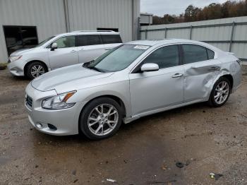  Salvage Nissan Maxima