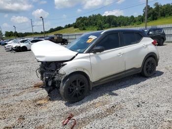  Salvage Nissan Kicks