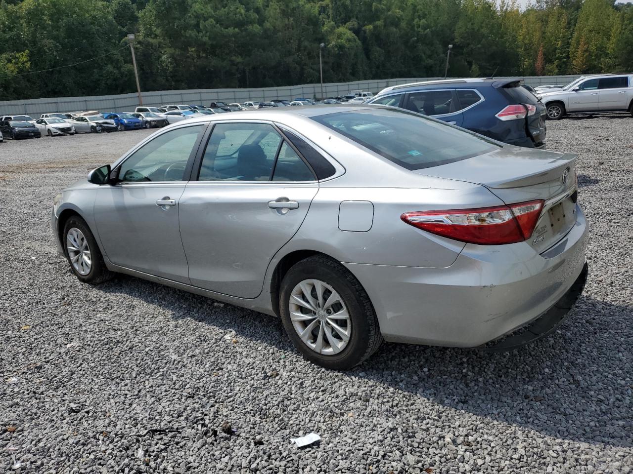 Toyota Camry Le Image 11