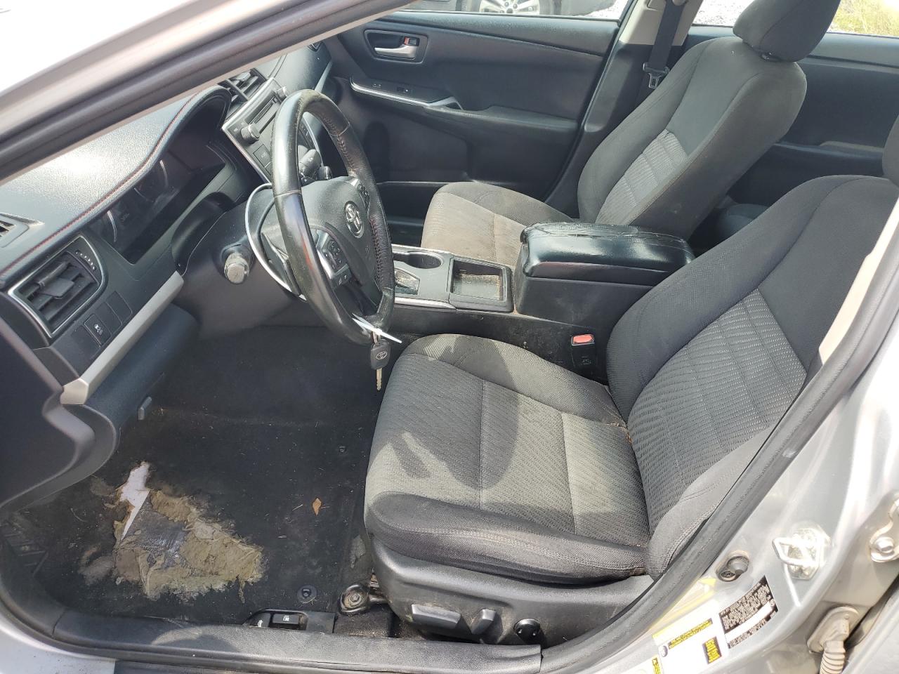 Toyota Camry Le Image 9