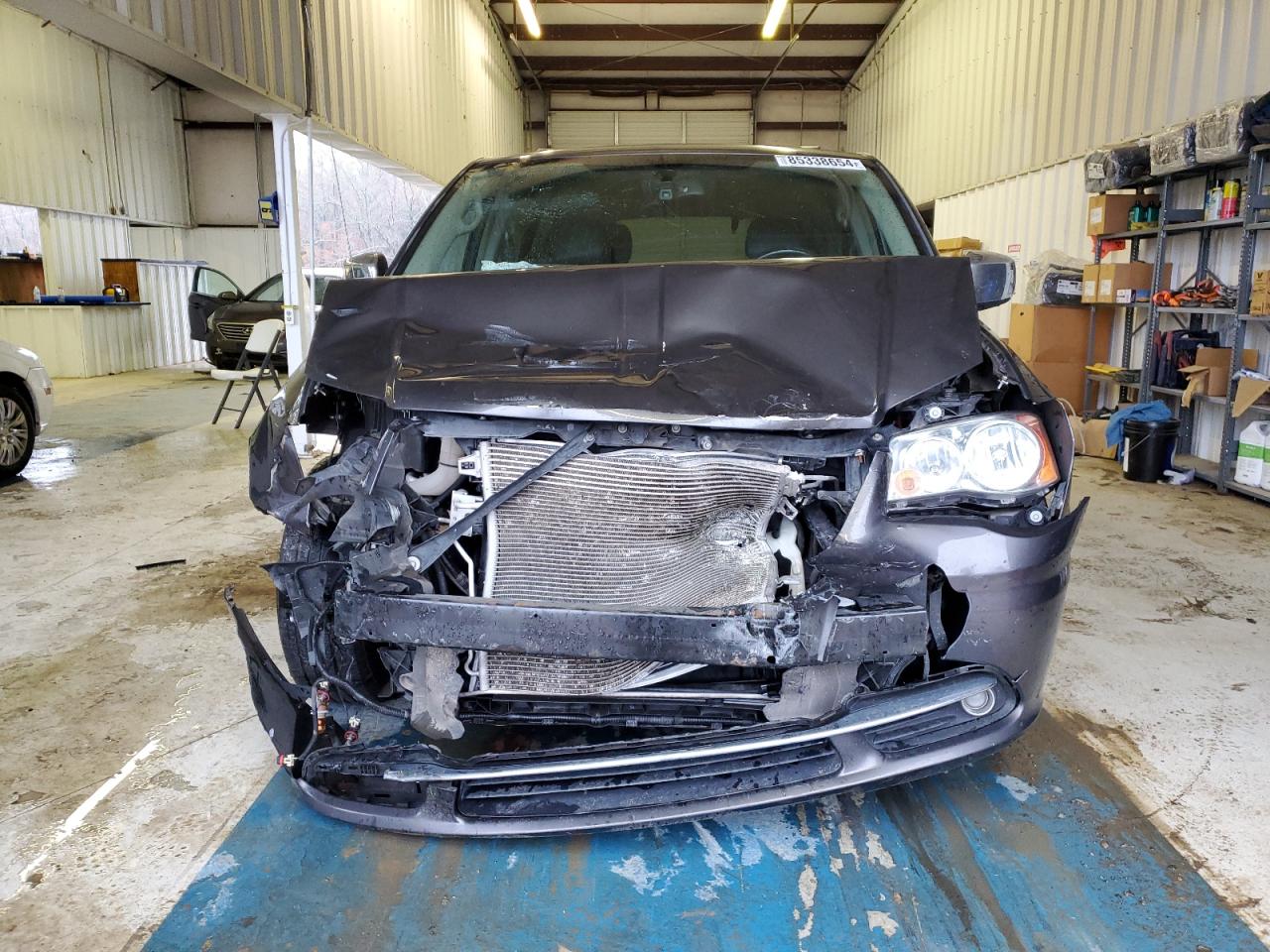 Chrysler Minivan Touring L Image 12