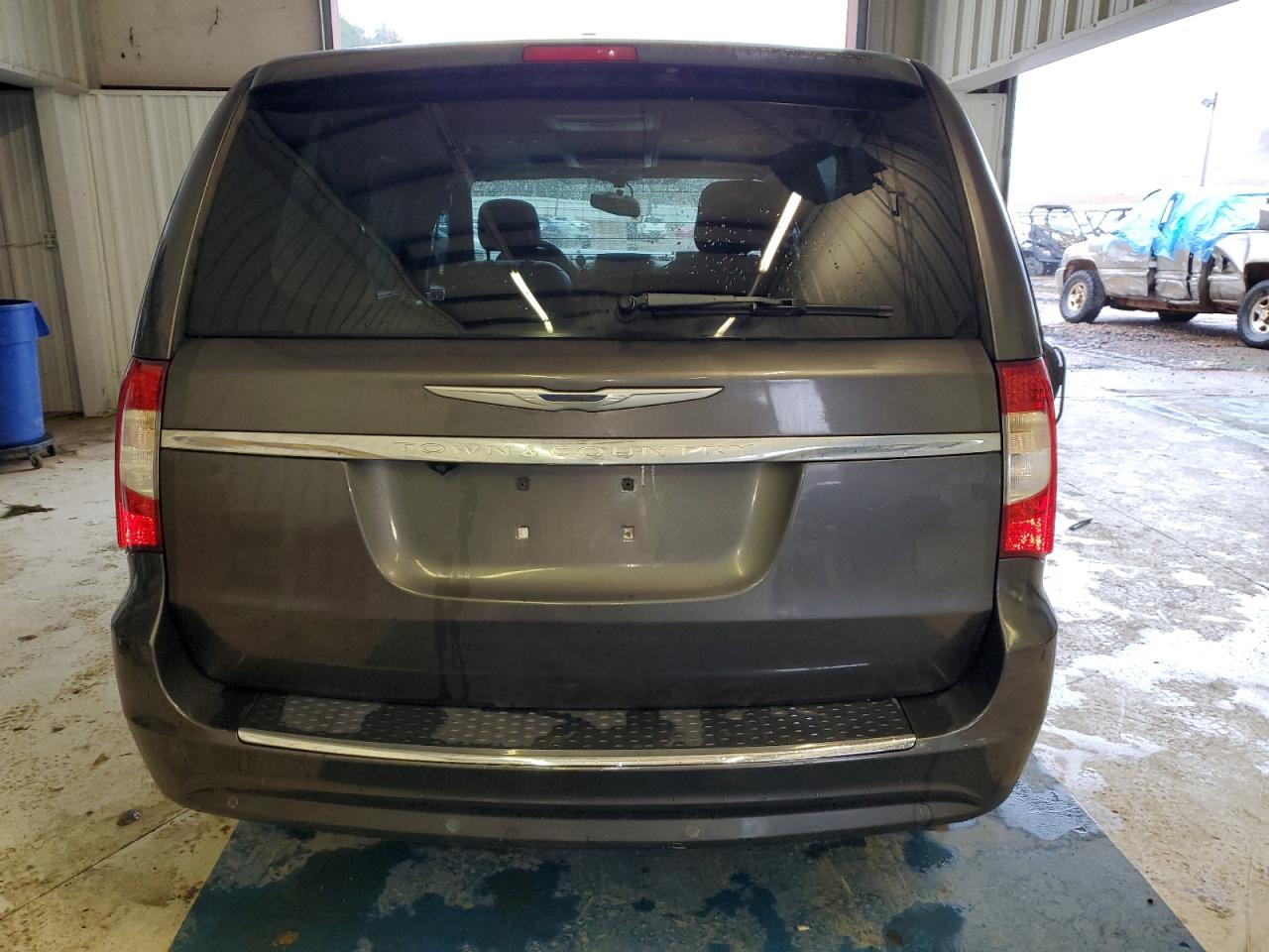 Chrysler Minivan Touring L Image 7