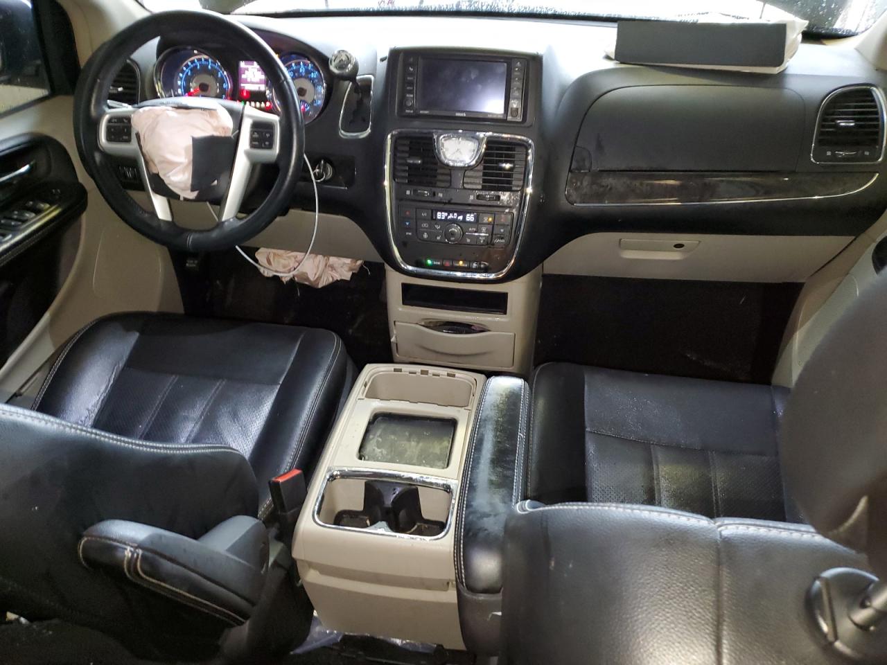 Chrysler Minivan Touring L Image 4