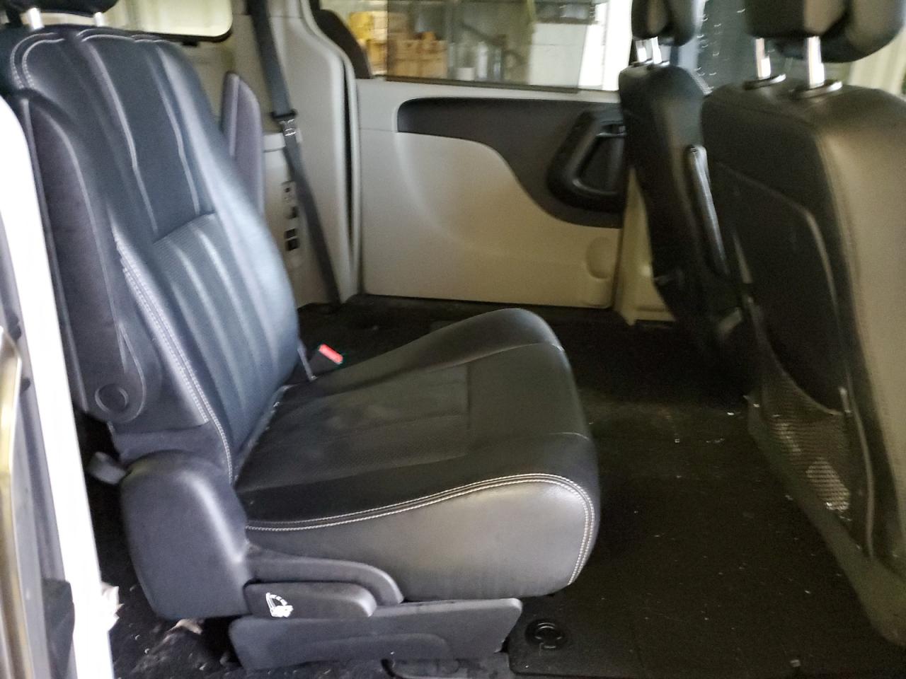 Chrysler Minivan Touring L Image 5