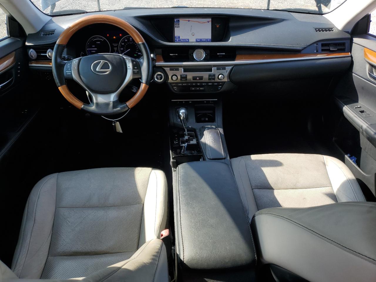 Lexus Es 300h Image 10