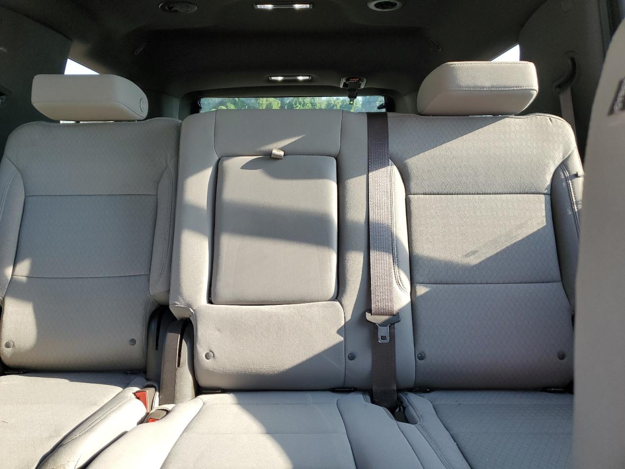 Chevrolet Tahoe C1500 Ls Image 13