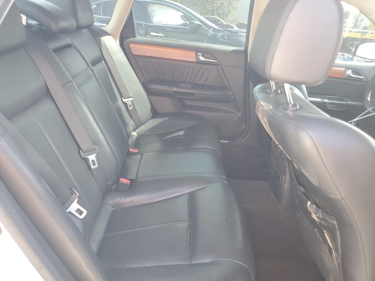 INFINITI M35 Base Image 8