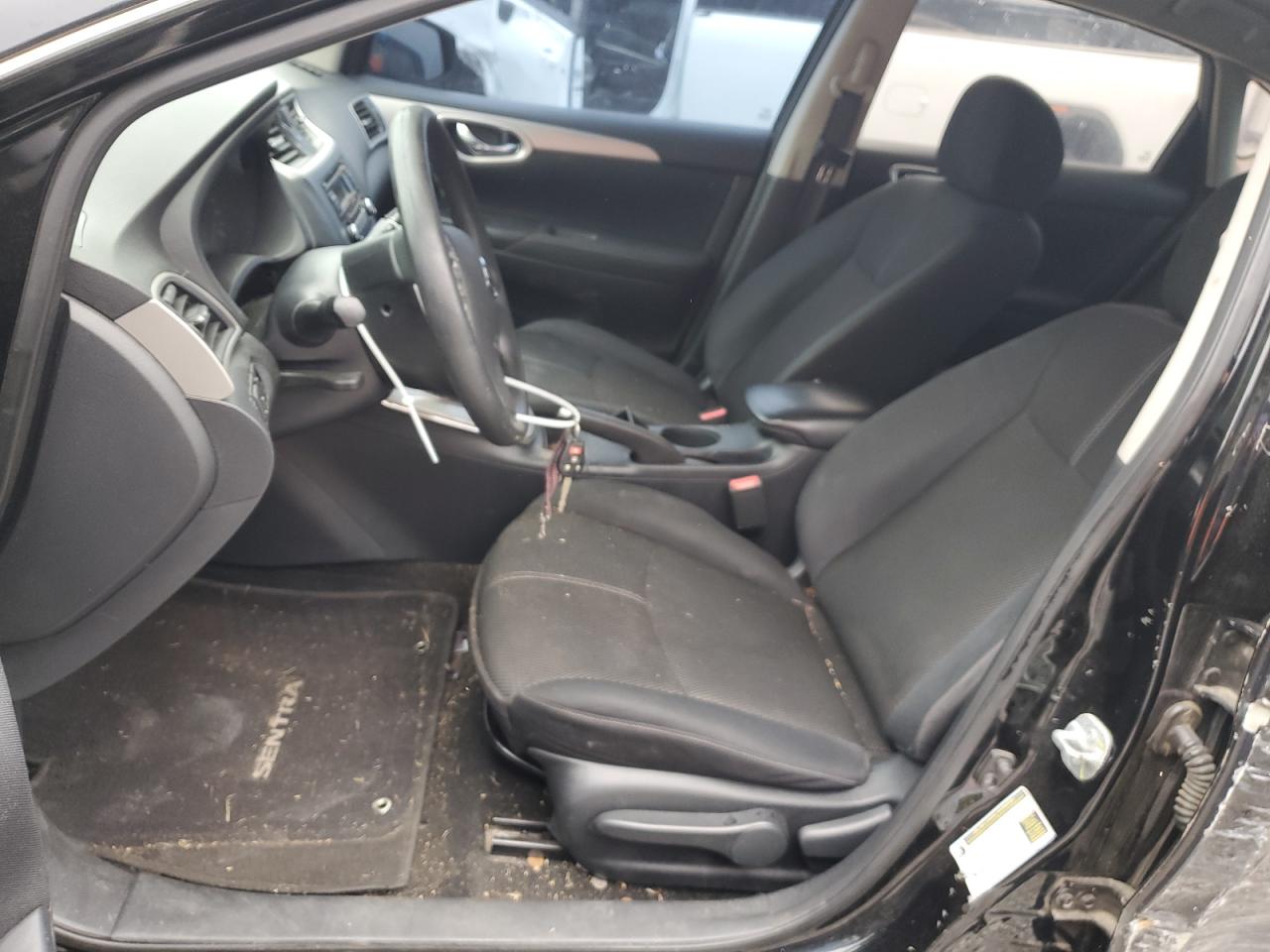 Nissan Sentra S Image 2