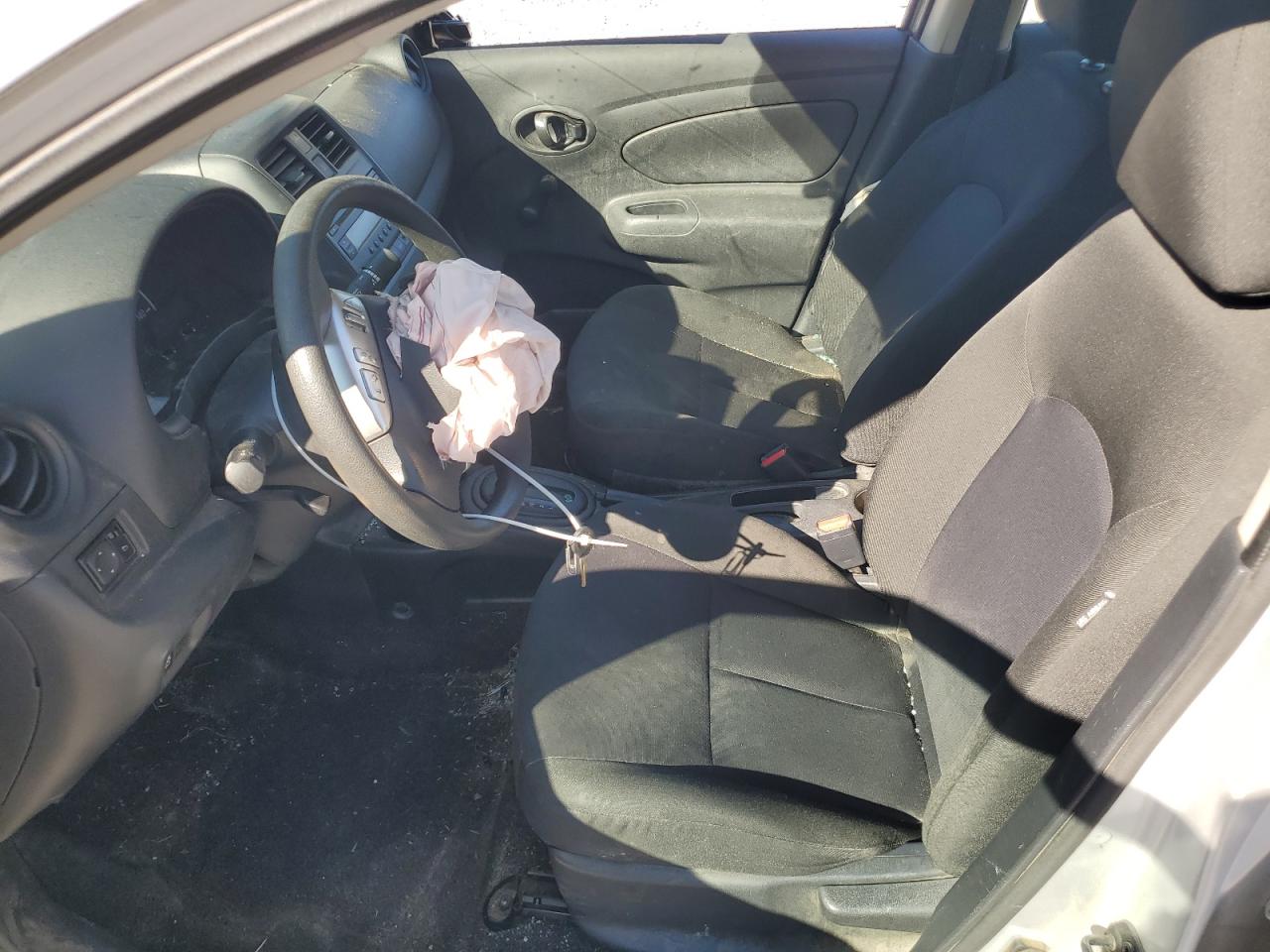 Nissan Versa S Image 12