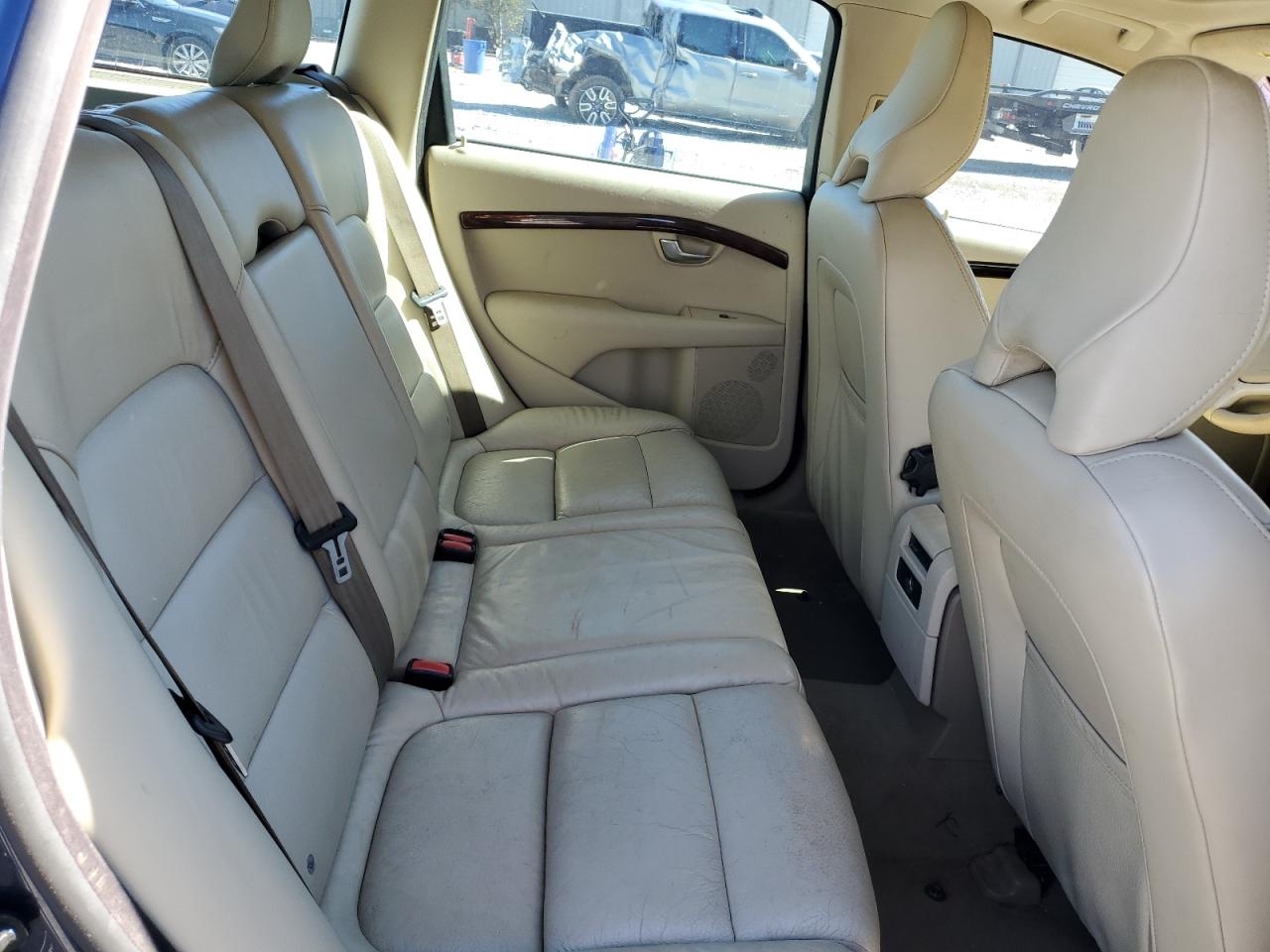 Volvo V70 3.2 Image 4