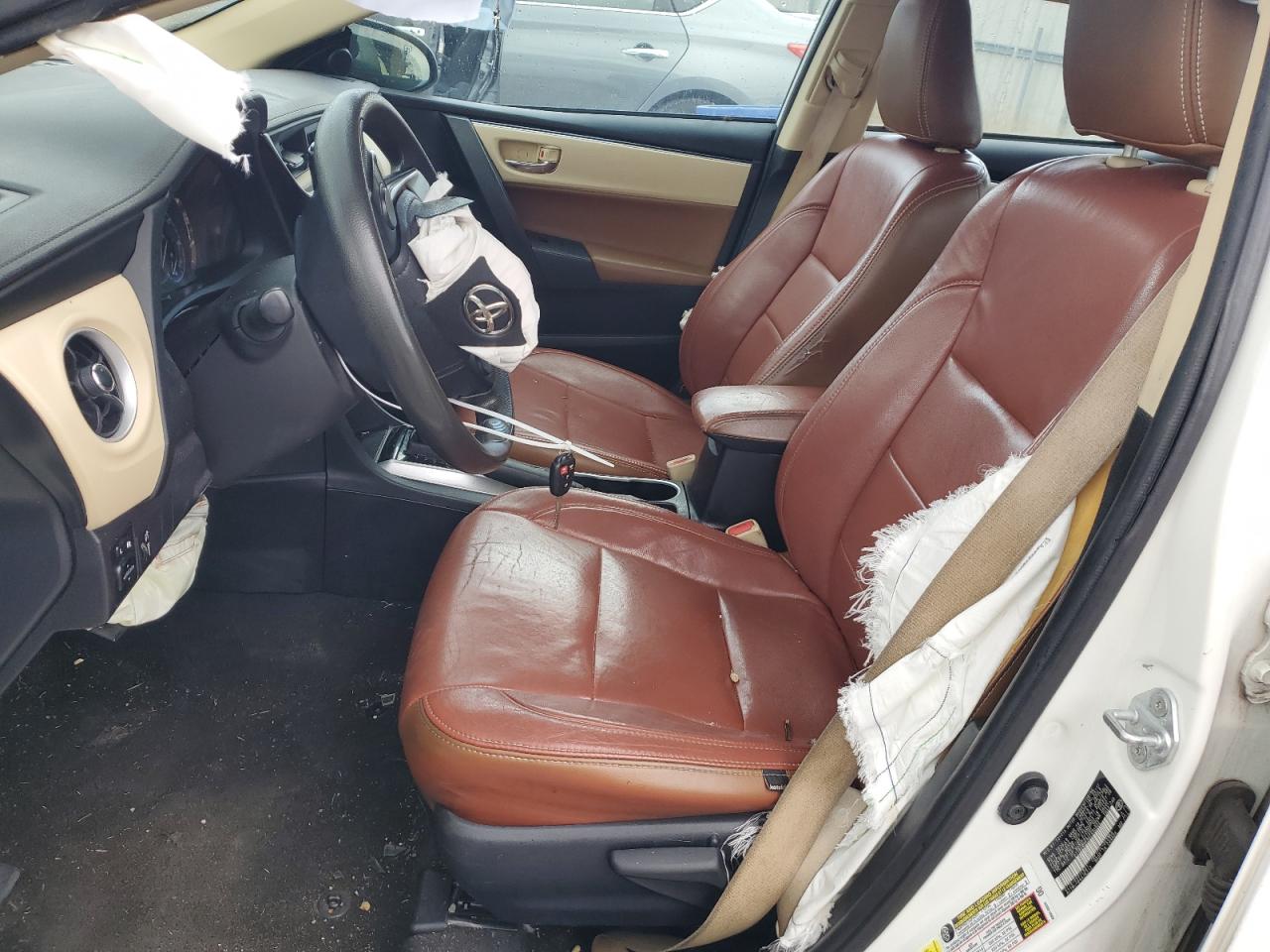 Toyota Corolla L Image 6