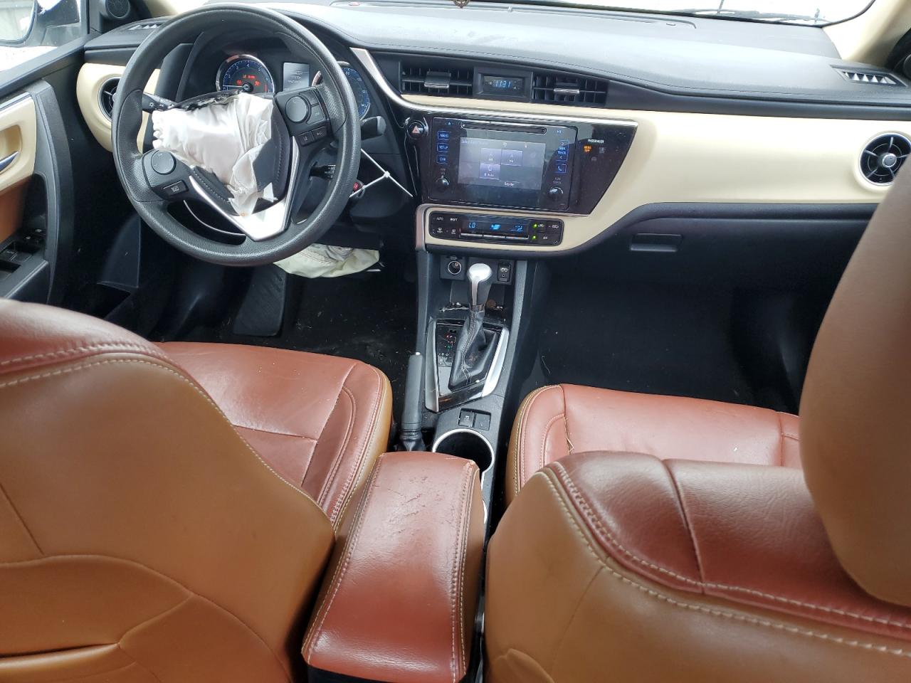 Toyota Corolla L Image 8