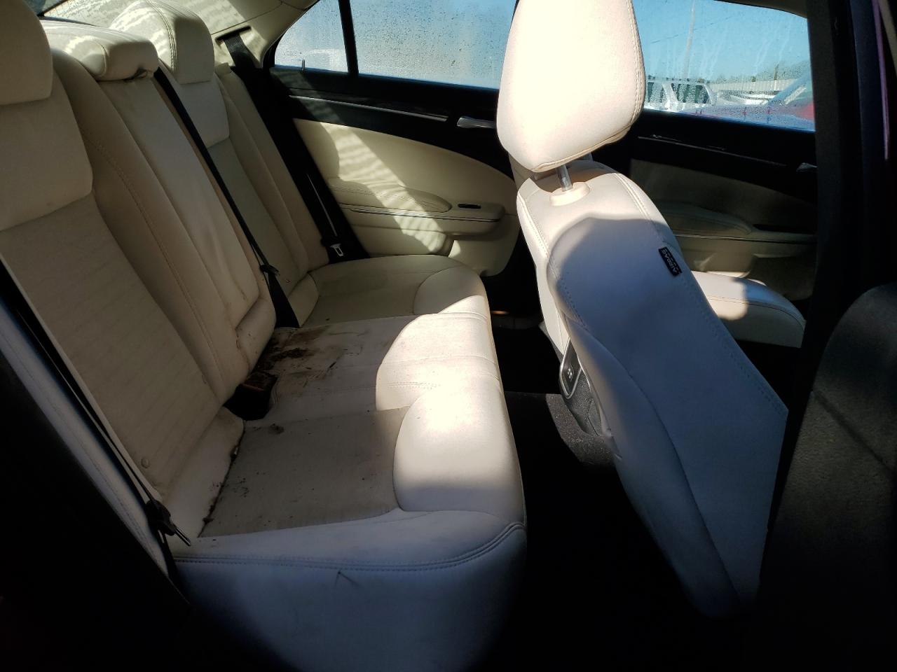 Chrysler 300 Touring Image 8