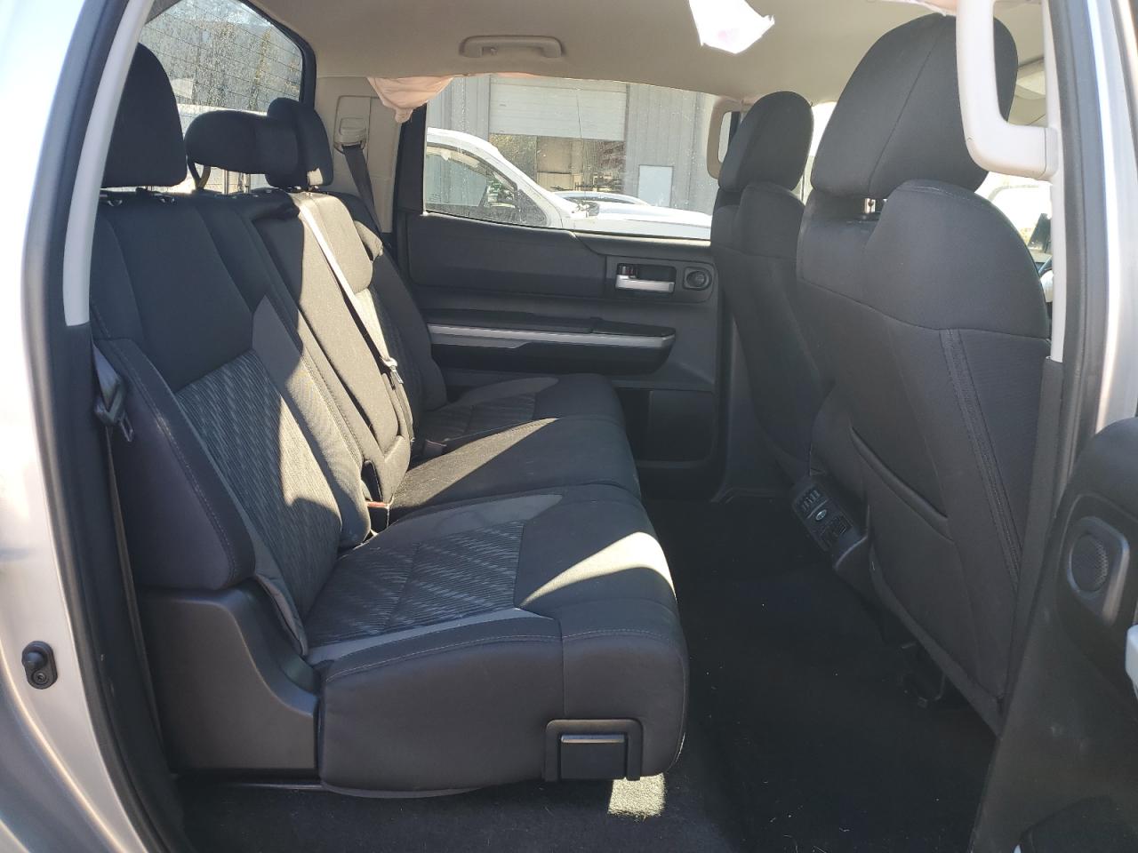 Toyota Tundra Crewmax Sr5 Image 2