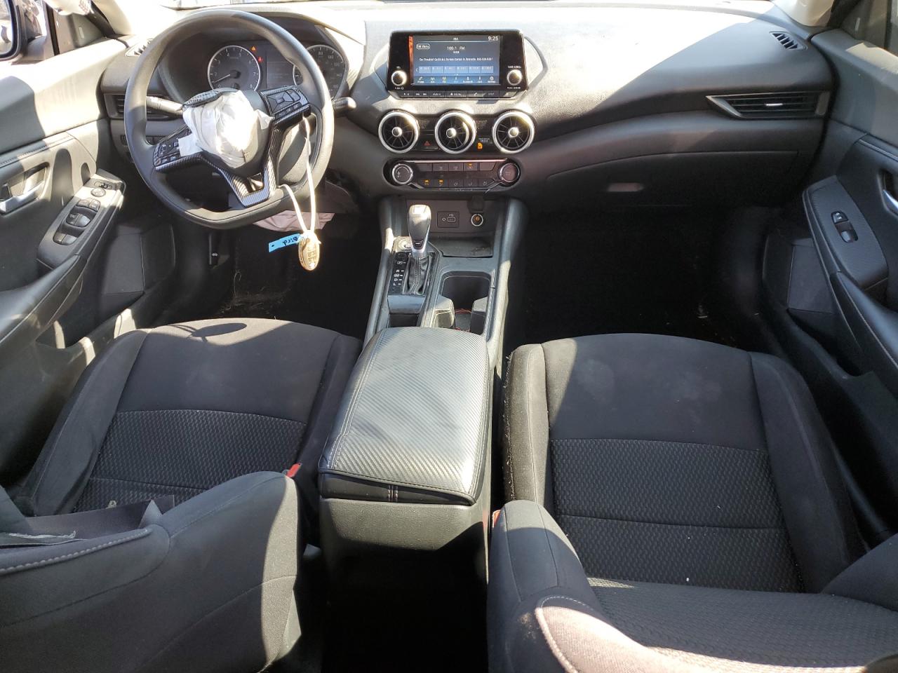 Nissan Sentra S Image 2