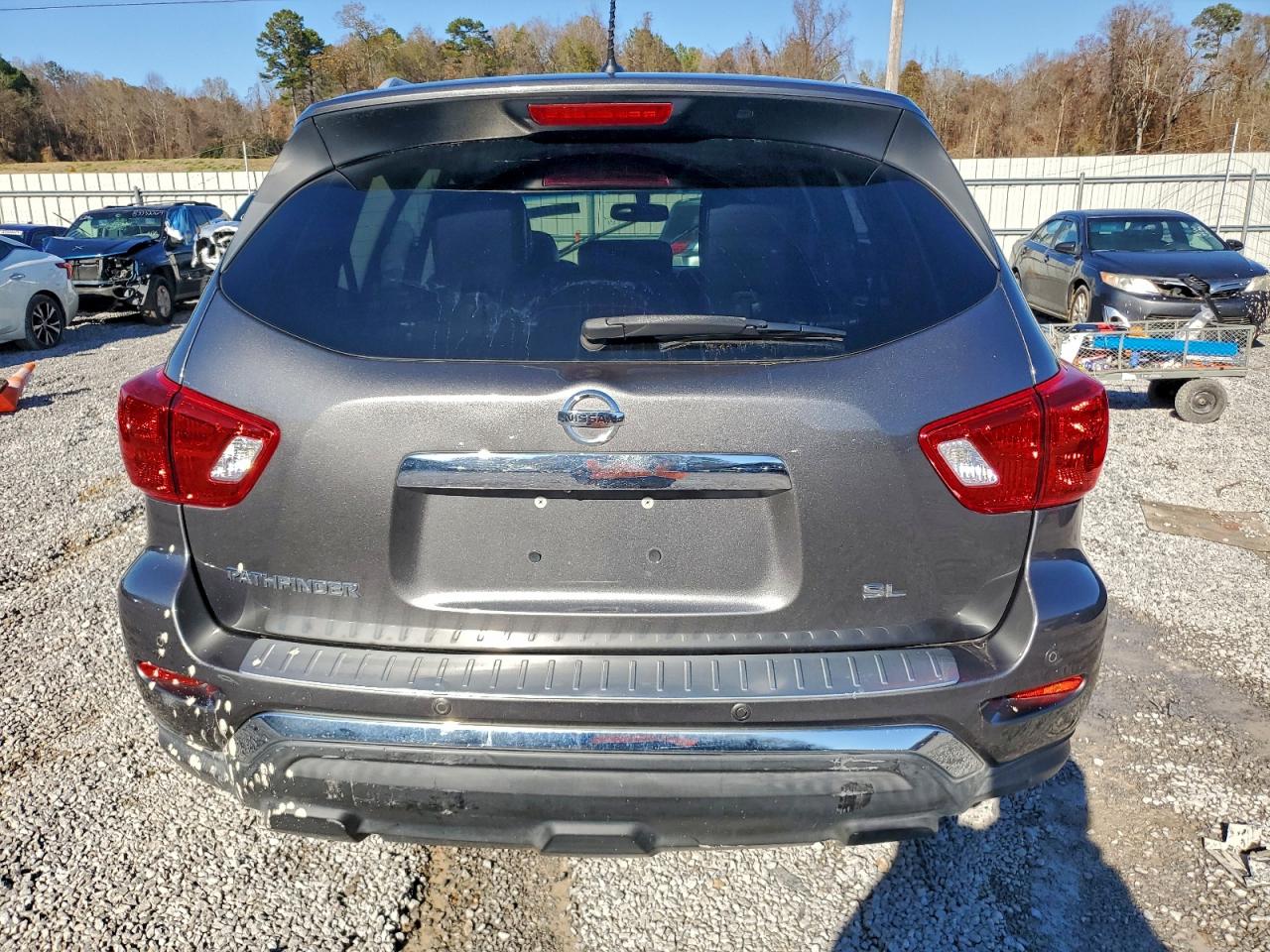 Nissan Pathfinder S Image 11