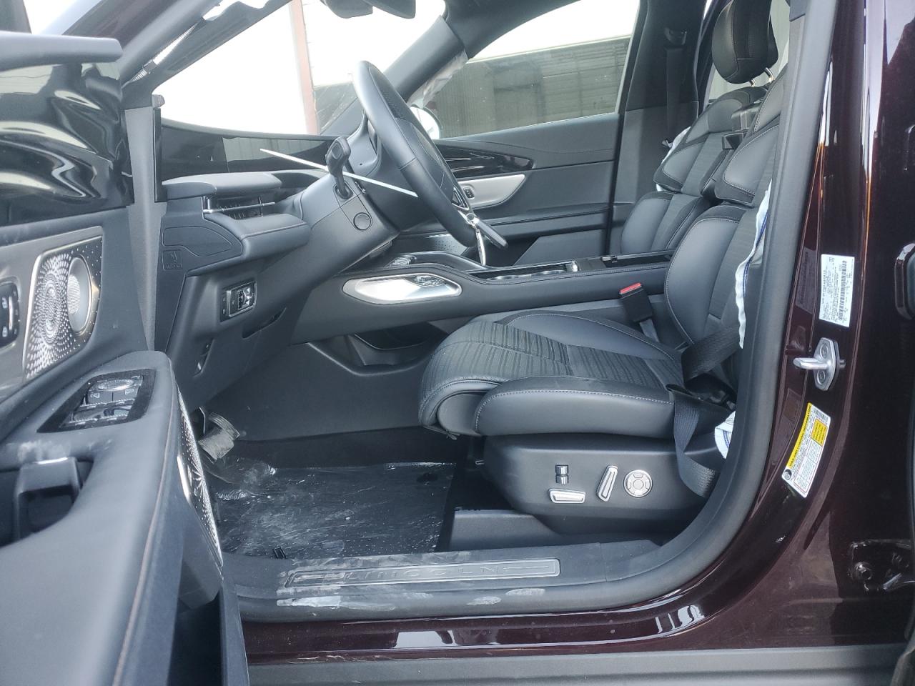 Lincoln Nautilus Reserve Image 10