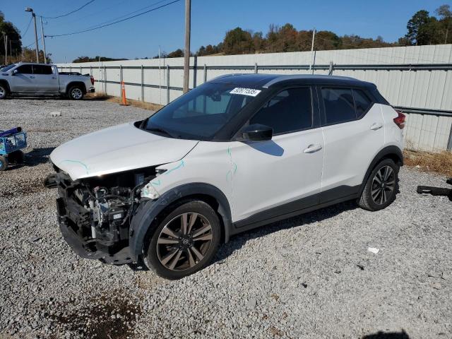  Salvage Nissan Kicks