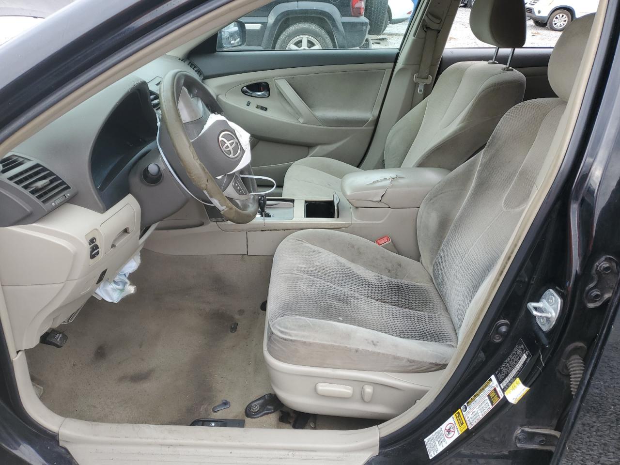 Toyota Camry Base Image 8