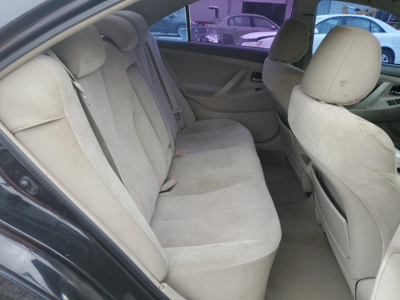 Toyota Camry Base Image 3