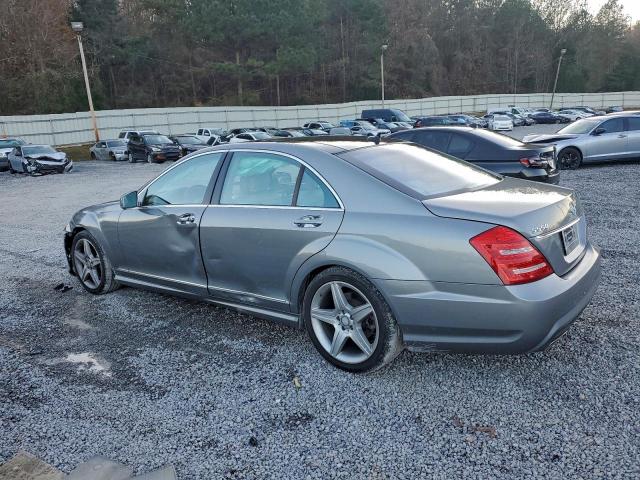 Mercedes-Benz S-Class 550 Image 10