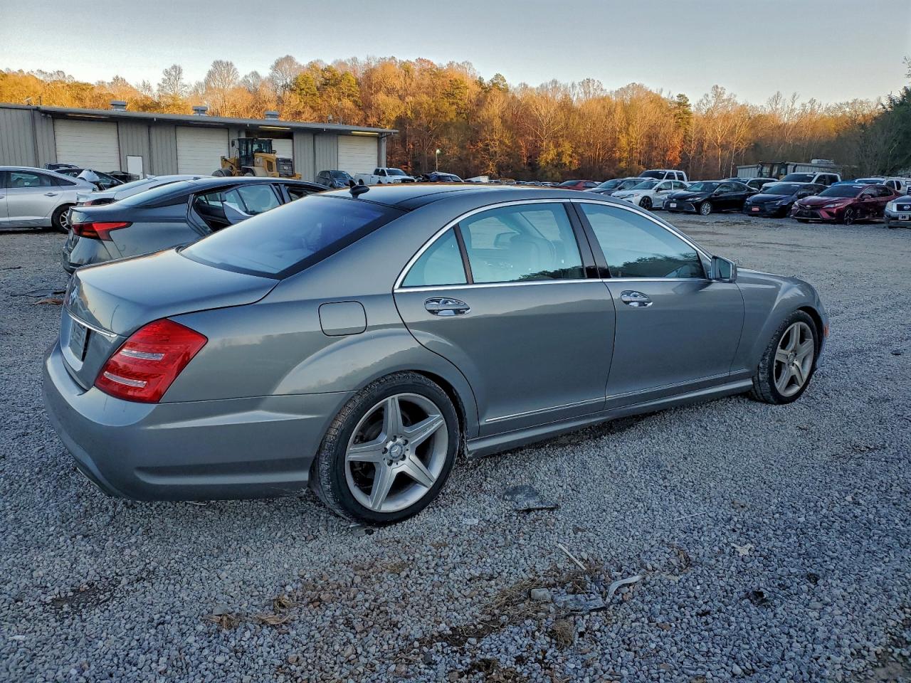 Mercedes-Benz S-Class 550 Image 9