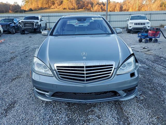 Mercedes-Benz S-Class 550 Image 3