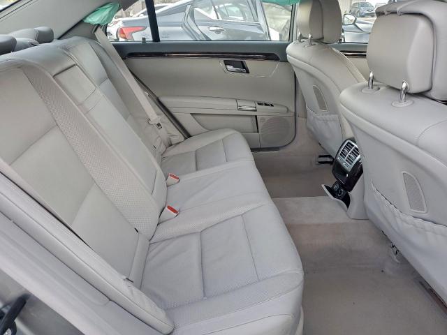 Mercedes-Benz S-Class 550 Image 4