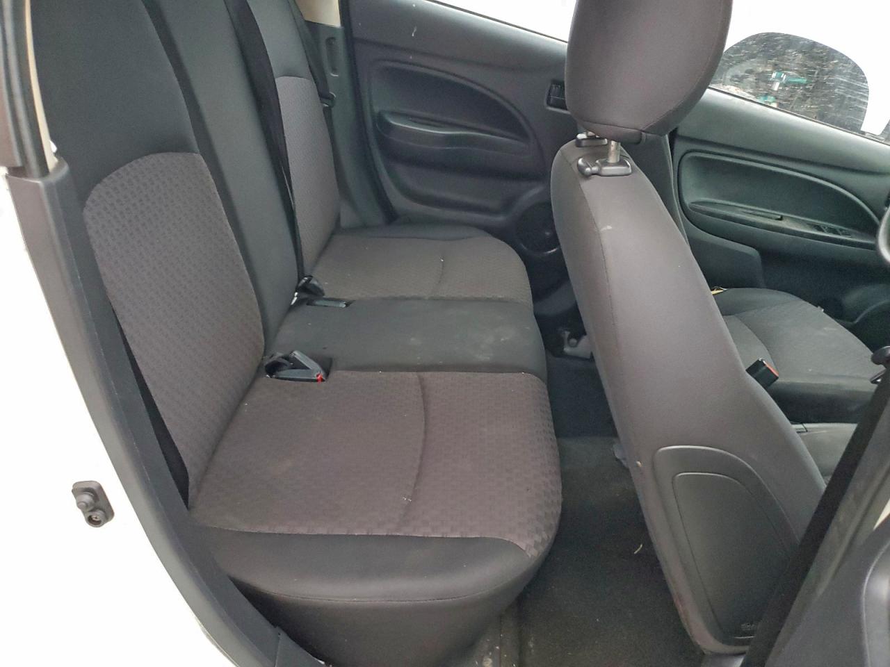 Mitsubishi Mirage Es Image 2