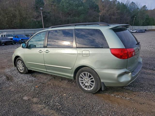 Toyota Sienna Xle Image 3