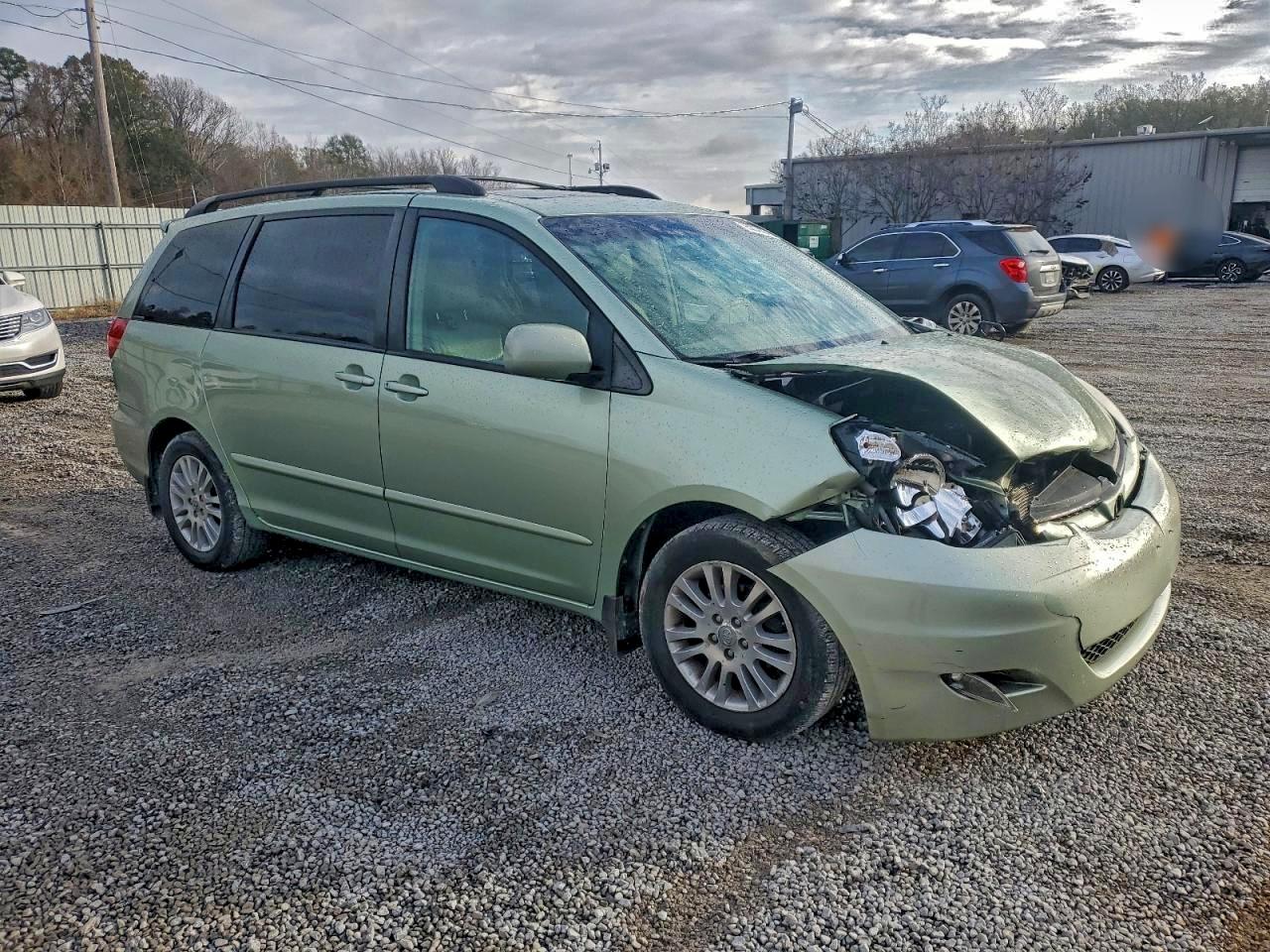 Toyota Sienna Xle Image 2