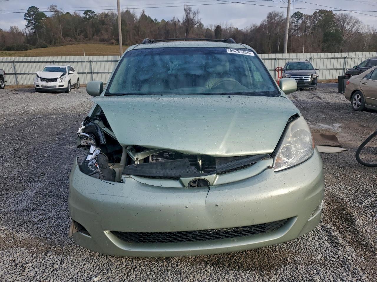 Toyota Sienna Xle Image 12