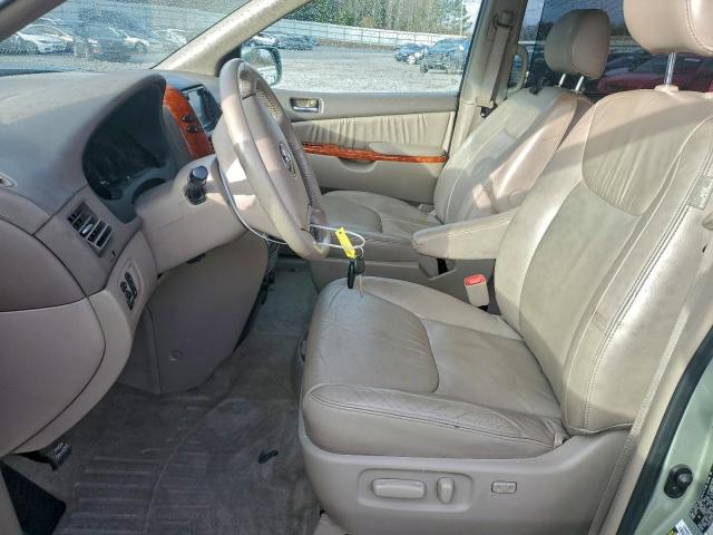 Toyota Sienna Xle Image 8