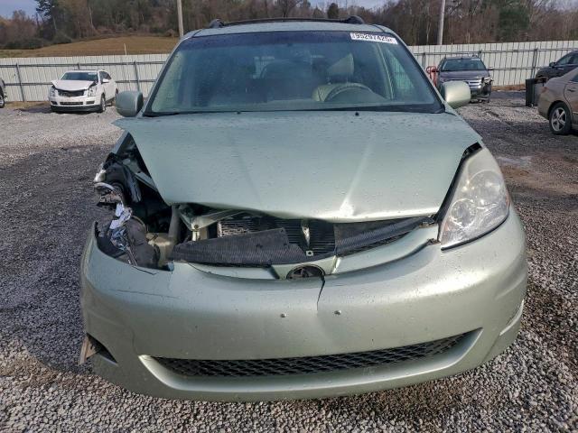 Toyota Sienna Xle Image 4