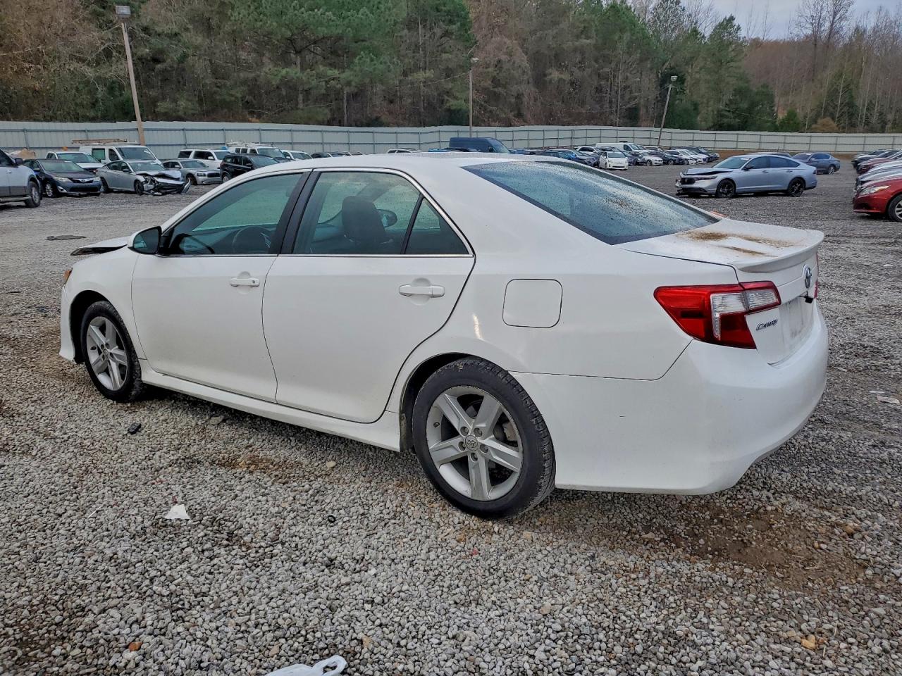 Toyota Camry L Image 3