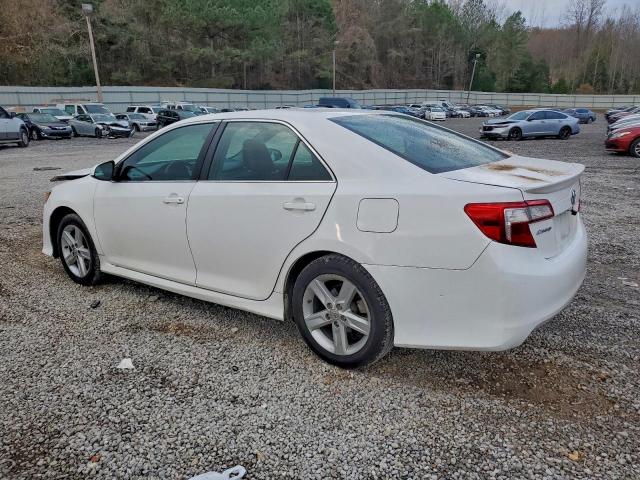 Toyota Camry L Image 3