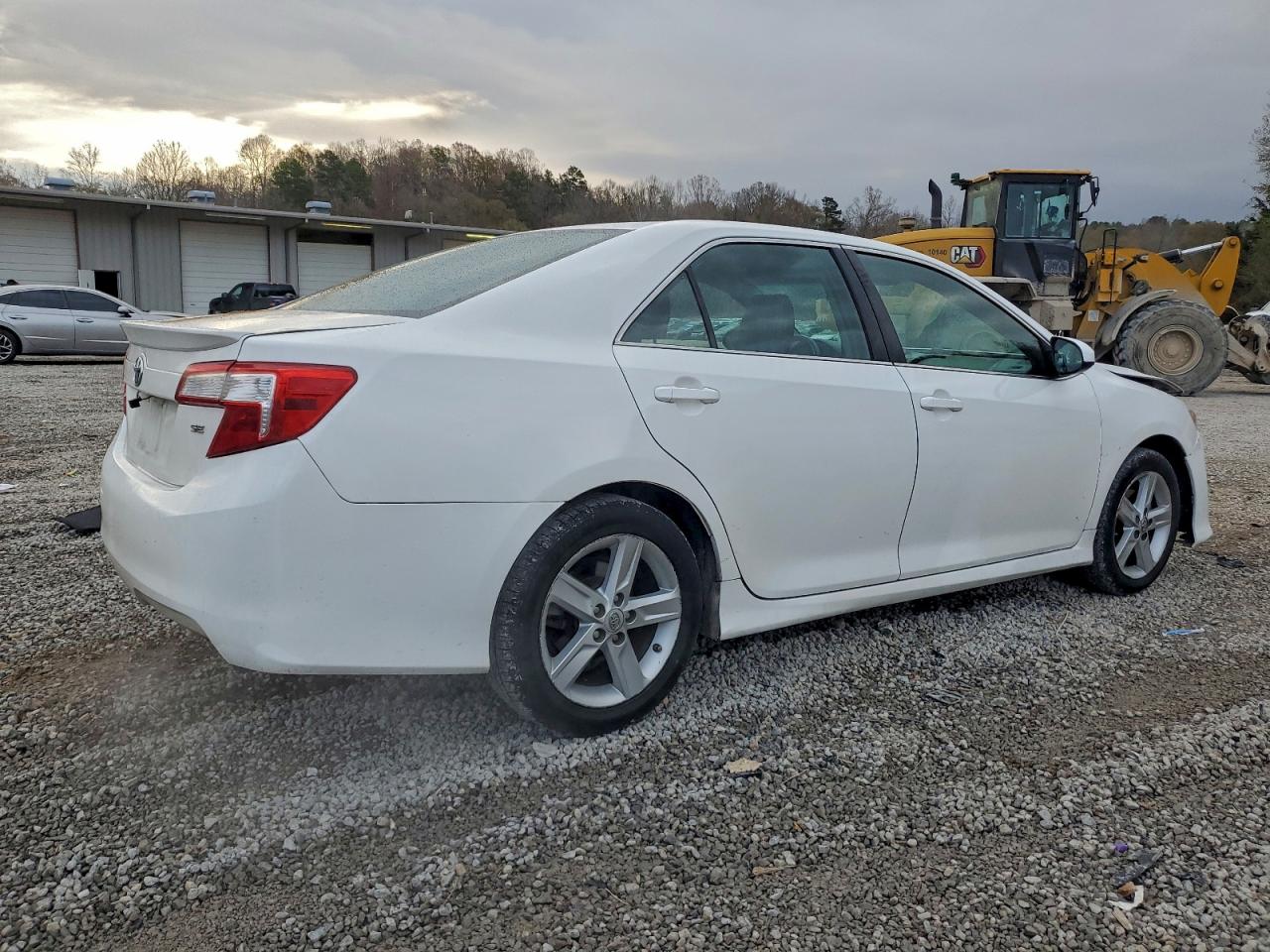 Toyota Camry L Image 4
