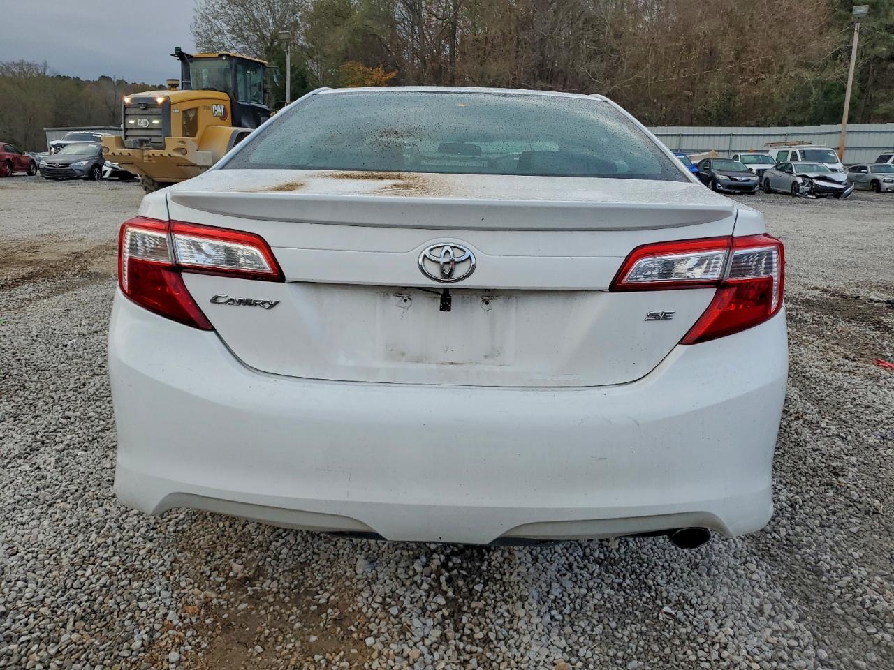 Toyota Camry L Image 2