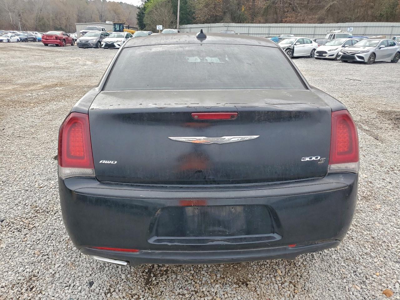 Chrysler 300 S Image 11