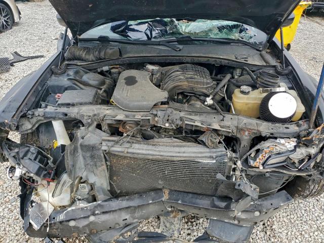 Chrysler 300 S Image 2