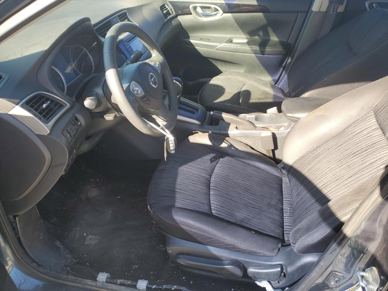 Nissan Sentra S Image 2