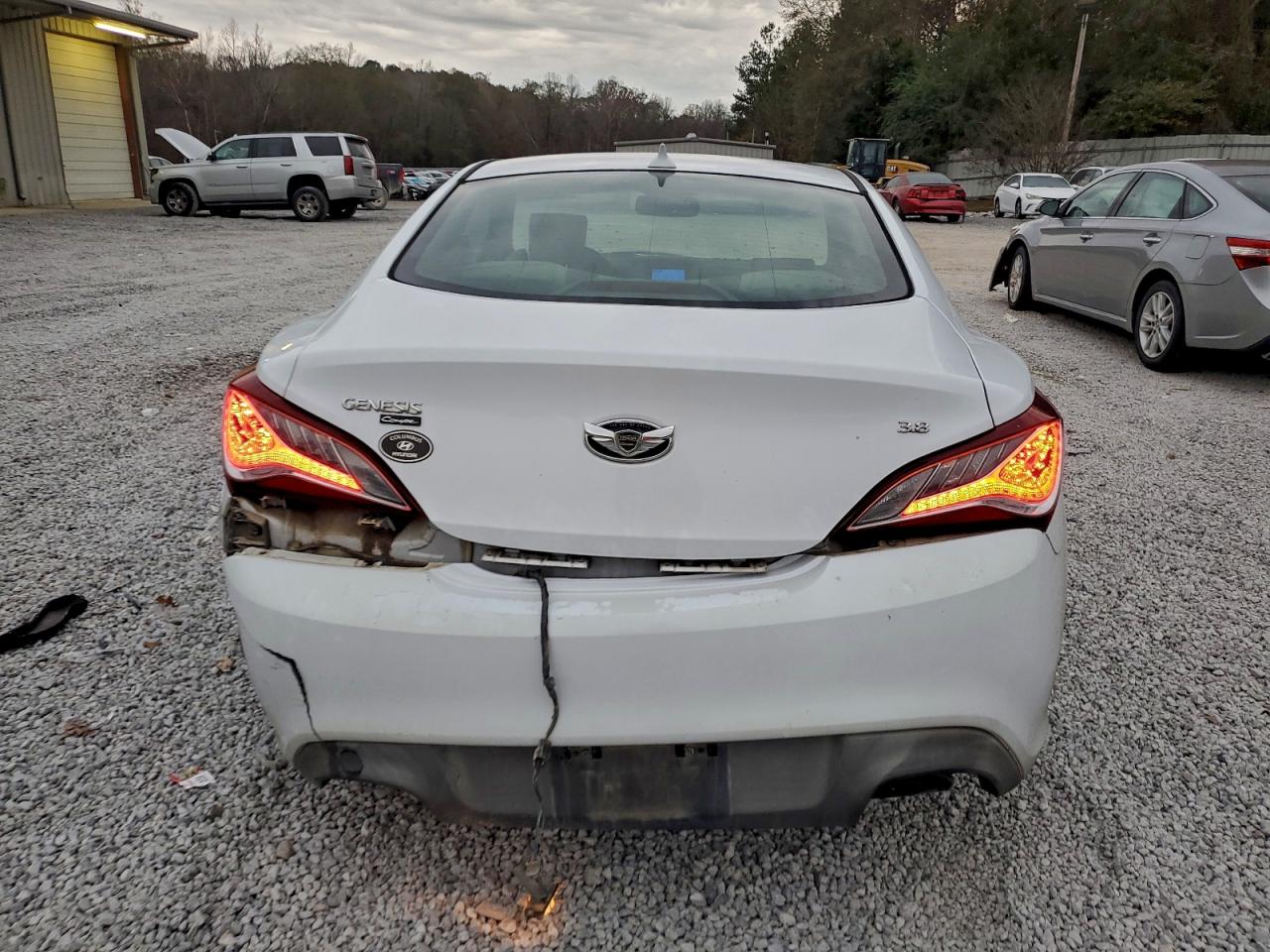 Hyundai Genesis 3.8l Image 2