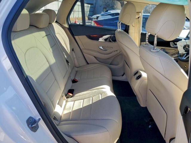 Mercedes-Benz GLC 300 Image 11