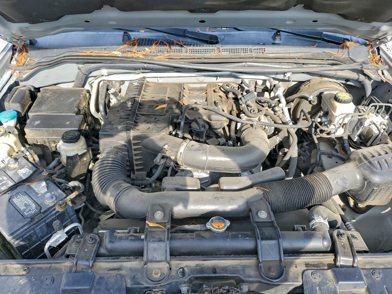 Nissan Frontier S Image 2