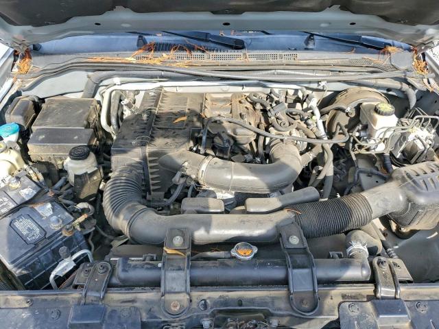 Nissan Frontier S Image 2