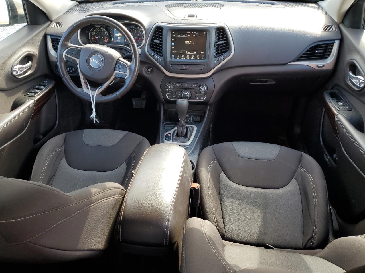 Jeep Grand Cherokee Latitude Image 2