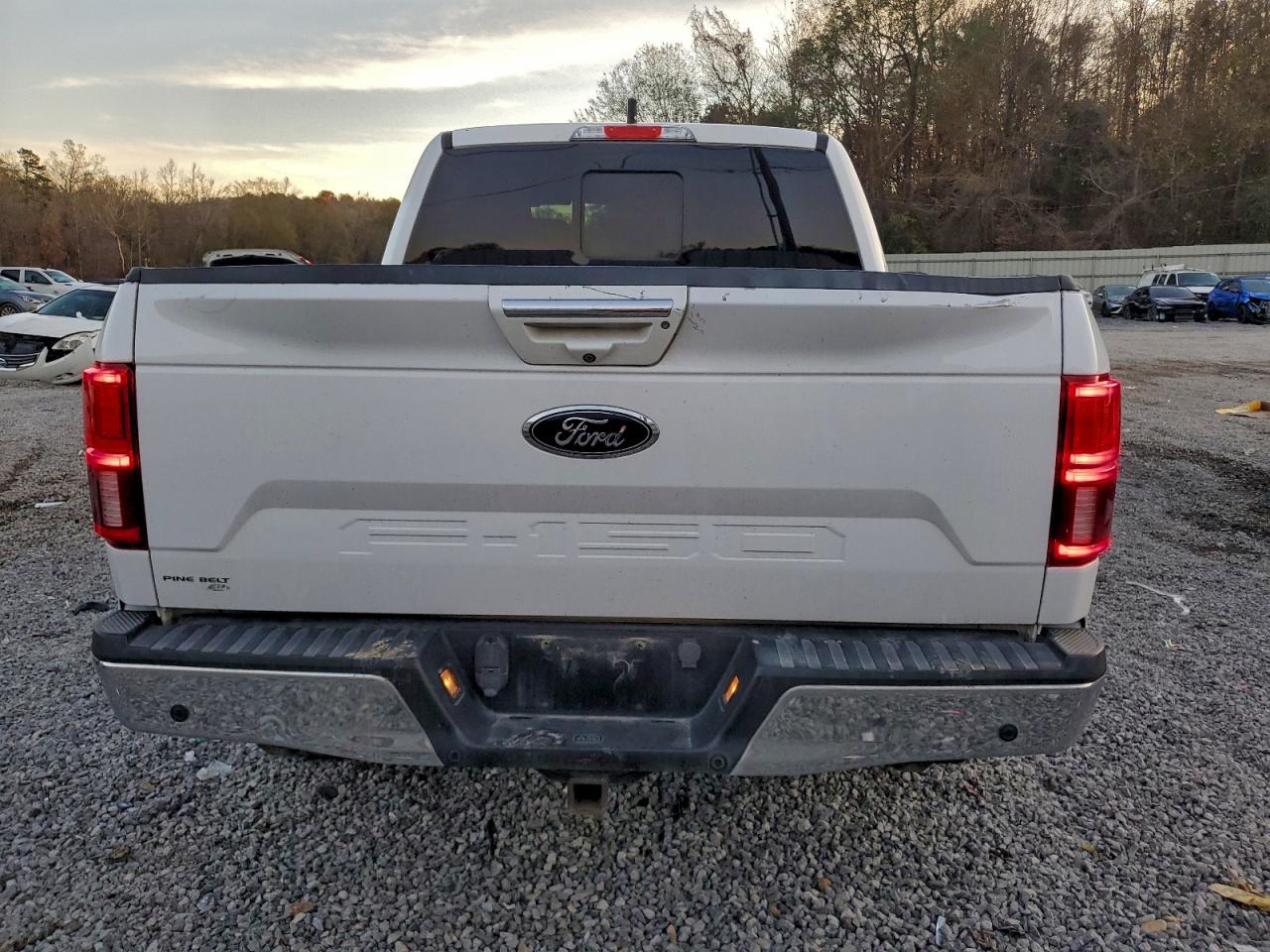 Ford F-150 Supercrew Image 4